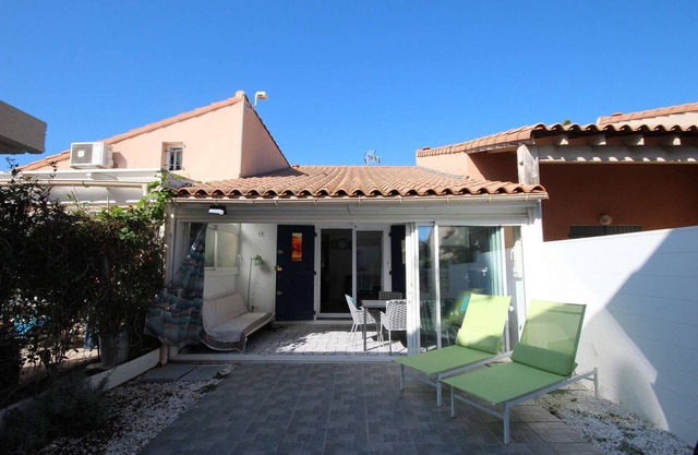 Lovely Villa located in a secured residence with AIRCO, 2 bedrooms, for 5 people, Wifi, 200m.