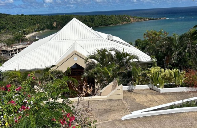 Lovely villa overlooking the beautiful La Sagesse Bay.