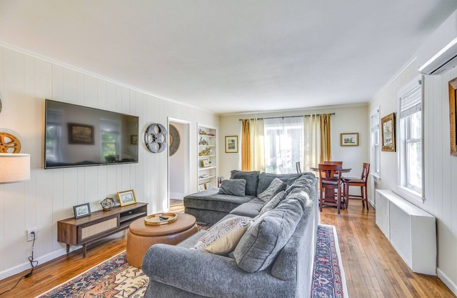 Lovely Westerley Home w/Yard & Grill!