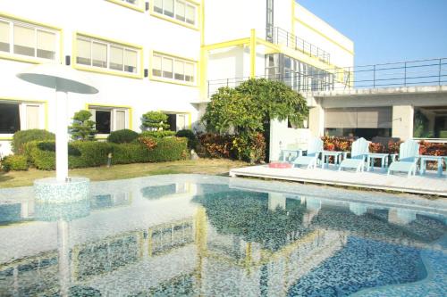 Lovestar Lakeside Hotel - Starlight Building