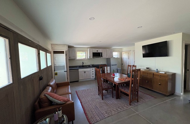Lovingly Designed Carriage House abutting the foothills in coveted Newlands.