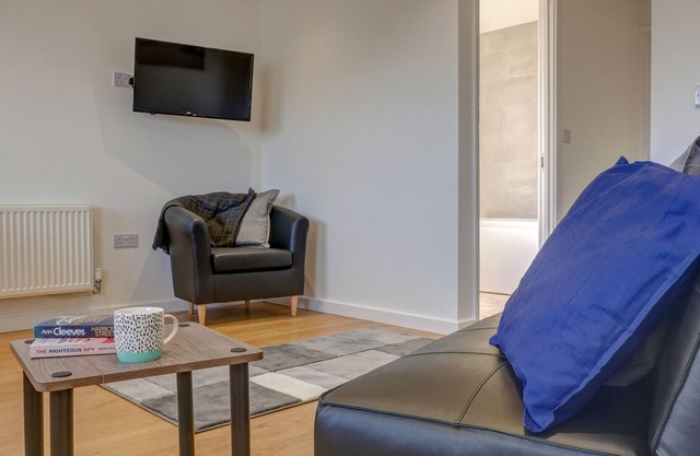 Low Cost, Pet Friendly 4 Bed + Parking (03)