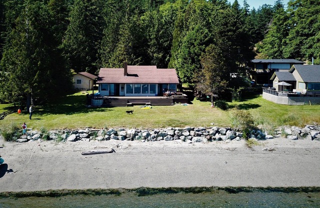 Low/No-Bank Waterfront Home on Orcas Island
