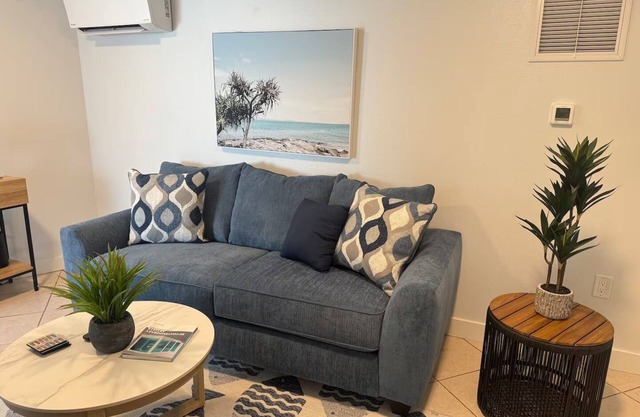 Low Rates for longer stays! Perfect Location! nSteps to Beach!/Heated pool!