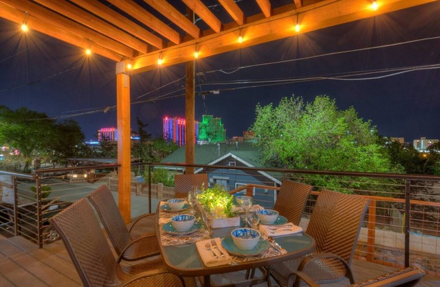*Low Rates* Minerva House ~UNR~Deck~Reno~Groups ~ Near Downtown~Family Fun