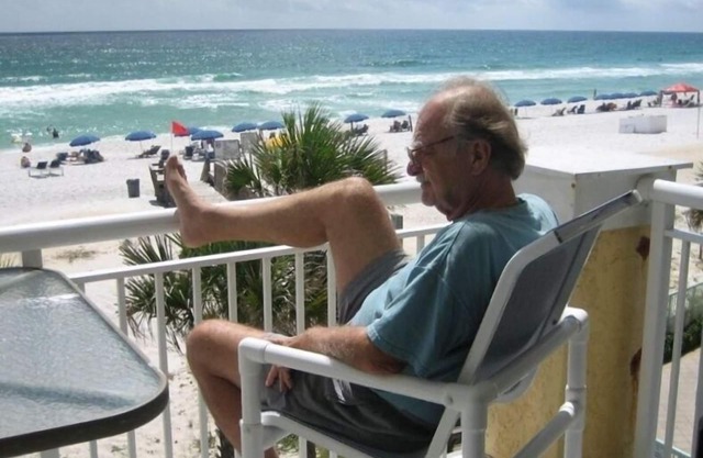 LOWER FALL RATES! FREE BEACH SET UP! FREE WIFI! PRIME END UNIT!