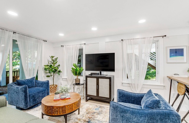 Lower Level of a Duplex with Two Patios & Fast WiFi - 1 Block to the Beach