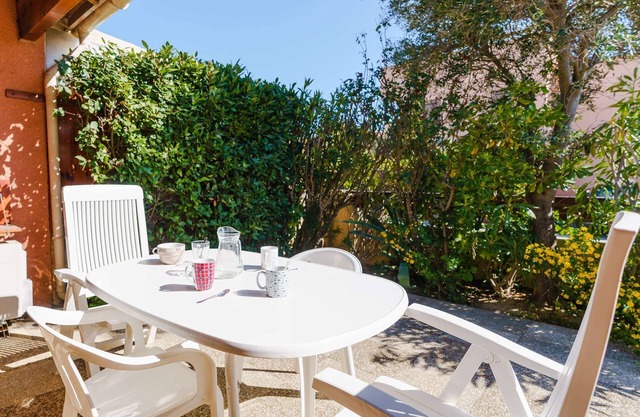 LS27 : GRUISSAN : 2-room Villa with pool in the residence