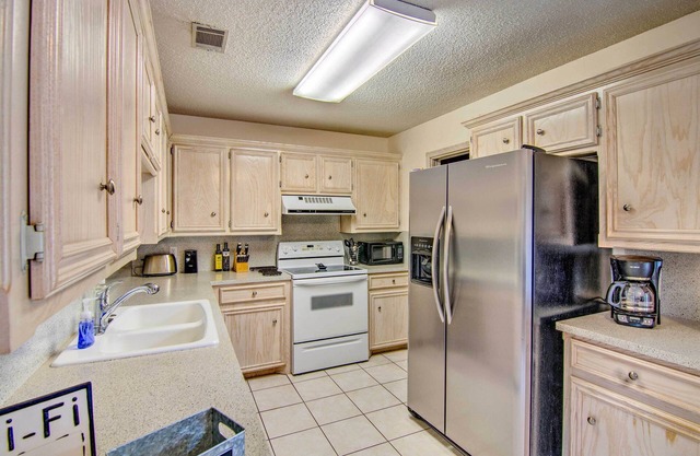 Lubbock Home w/Deck & Yard - 8 Miles to Ttu!