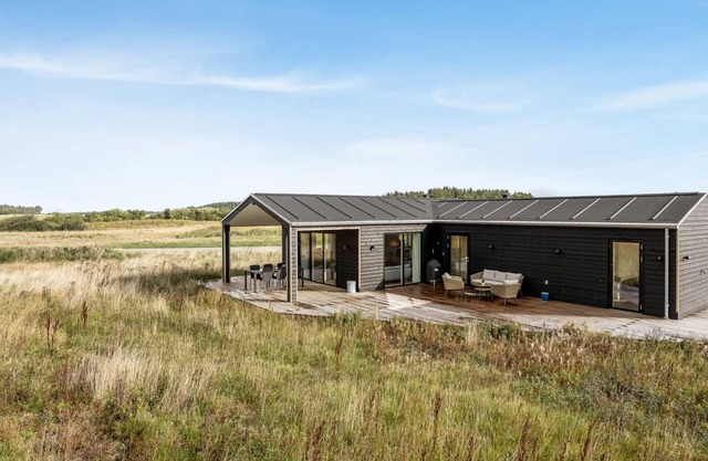 "Luisa" - 1km from the sea by Interhome