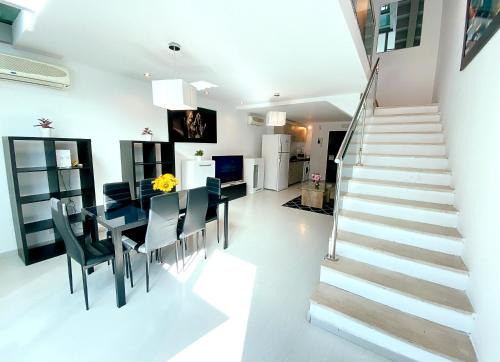 Lumen Triplex by Oshun LOFTS & MIDSTAY