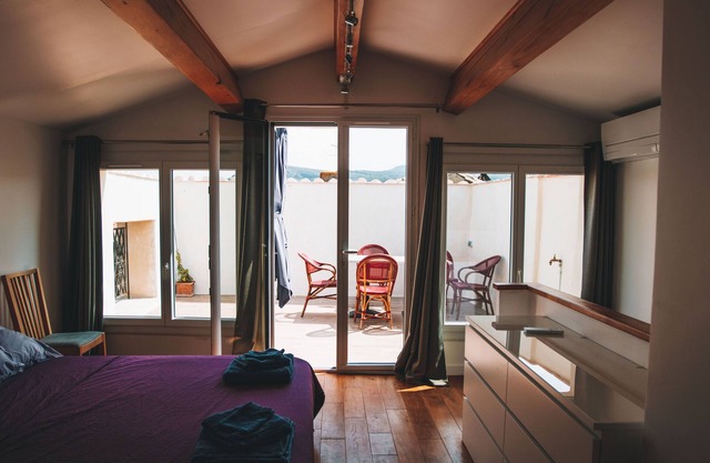 Luminous and spacious air conditioned house in the heart of the Corbières