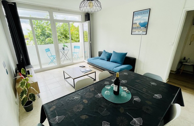 luminous apartment with parking near the city center
