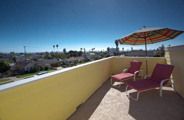 Luminous Home With Shared Pool - 4 Blocks To The Beach!