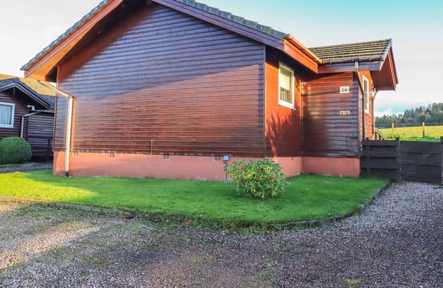 LUSA LODGE, pet friendly, character holiday cottage in Dumfries