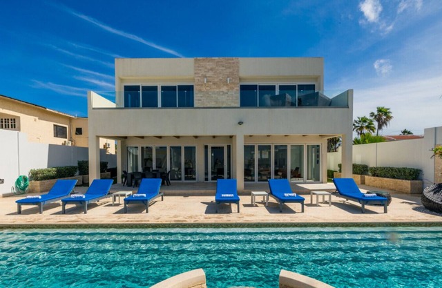 LUX 2BR Pool 5mins Beach | Villa Ocean by Bocobay