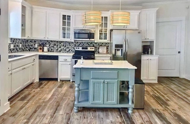 Lux 3 bedroom near lsu and southern only 75.00 Cleaning fee