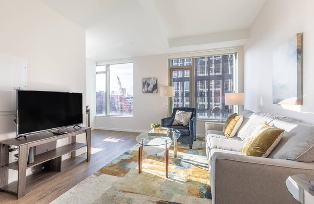Lux Apt Downtown Seaport with Pool