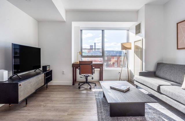 Lux Central Square Studio w/Gym, Doorman, W/D, Roof Deck