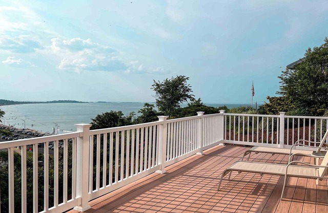 LUX Ocean View, Dual Deck, Beach Front Retreat — 5 min from the beach!