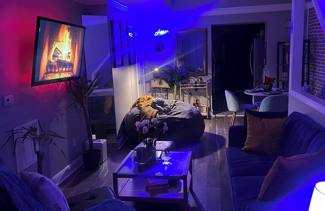 Lux Pigtown Palace