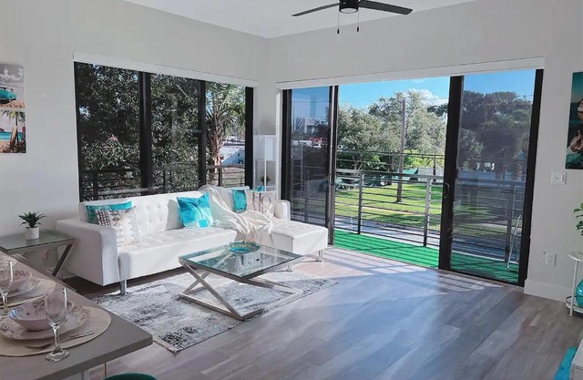 Lux place and cozy 3Beds 2Rooms enjoy life in WPB Gym, EV Station Nearby the downtown and beaches