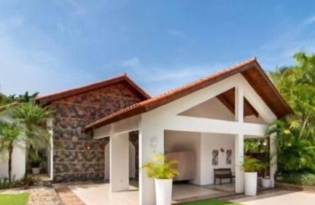 Lux Villa, Casa de Campo