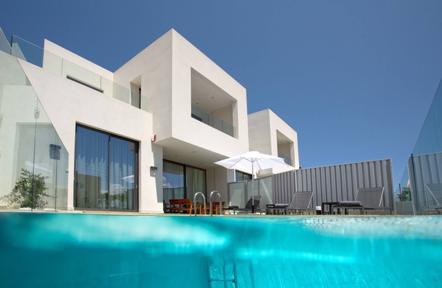 Lux Villa private pool ★ Beach at 150mt ★ Sea View ★ 4 Bdr ★ 5 bathrooms
