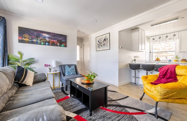 LUXE 3BD/2BA 29 min>NYC w/Parking & deck