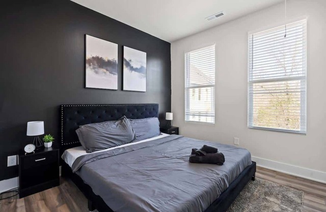 Luxe 4BR King Townhouse w/Rooftop in Uptown CLT!