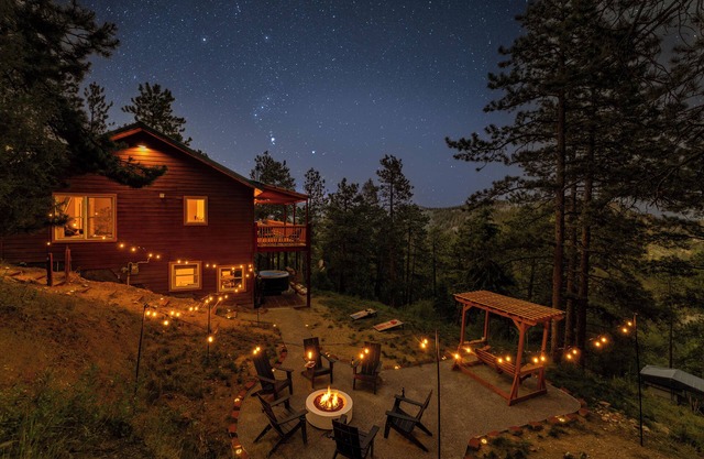 Luxe 4BR Mountain Getaway Stunning Views Hot Tub Theater & Games- Pet Friendly