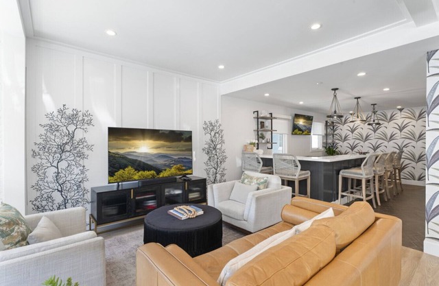 Luxe Balboa House! 5 Bedroom/5 Ensuite Bath! Peninsula Ferry Close!