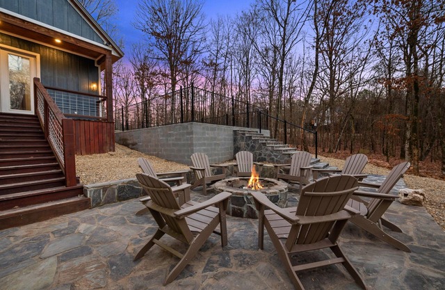 Luxe Cabin w/Heated Pool, Hot Tub & Games