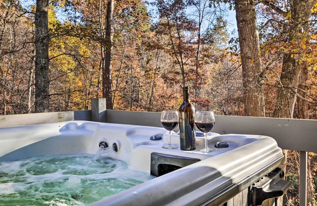 Luxe Dog-friendly Cabin w/Hot Tub & Game Room