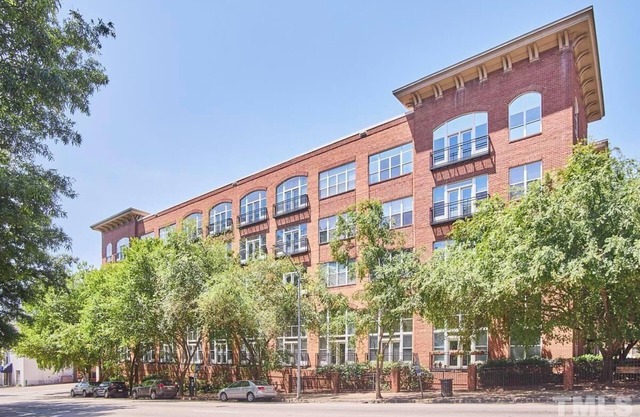 Luxe Downtown Penthouse! In the Heart of City w/Parking!