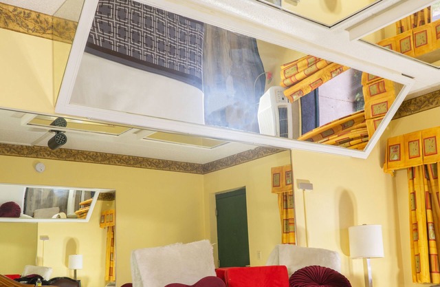 Luxe Inn and Suites