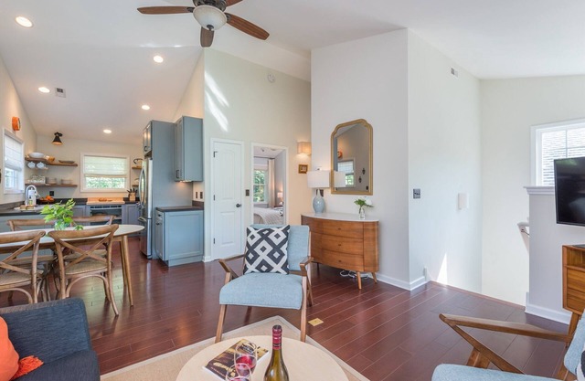 Luxe Loft | Pet-friendly & 5 Minutes from Town!