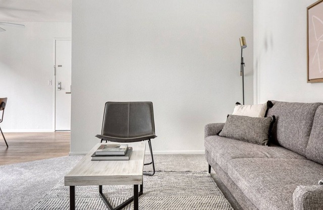 Luxe Los Feliz 1BR w/ Gym, Lounge & Pool, near Observatory, by Blueground