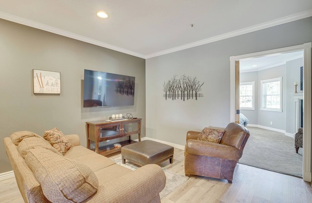 Luxe Midway Condo w/Golf Course & Mountain Views!