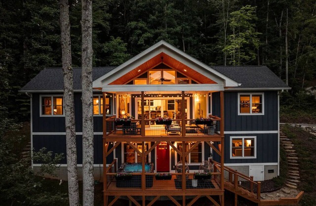 LUXE, Minutes to Ashville, HotTub, FirePit, Epic Mtn Views