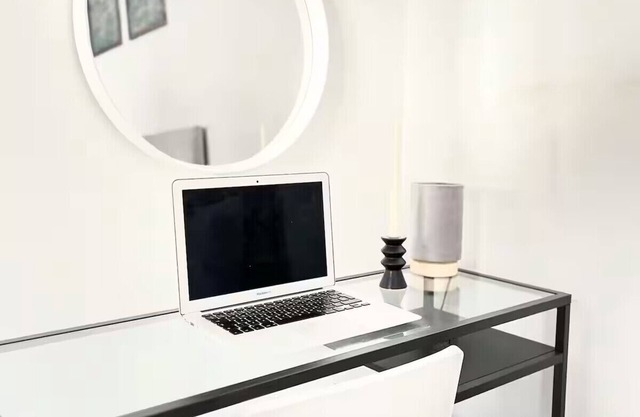 Luxe Studio Apartment - Private - Modern - Parking - WIFI