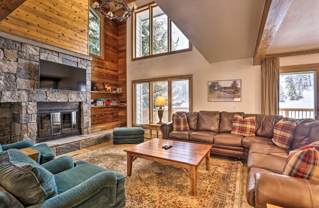 Luxe Vail Valley Retreat with Hot Tub!