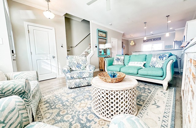 Luxe Villa – Steps to Beach & Pool, LINENS INCLUDED