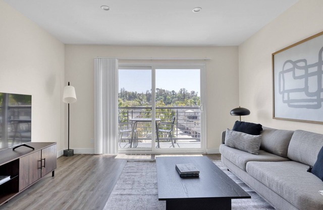 Luxe Woodland Hills 2BR w/Pool & Gym, near Warner Center, by Blueground