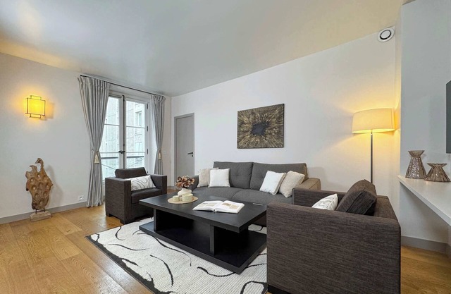 Luxembourg Garden Family Flat with elevator for 6