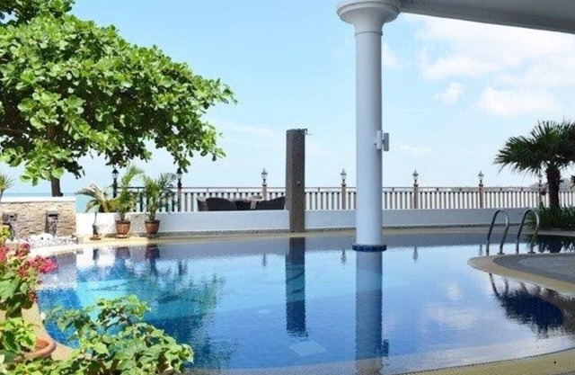 Luxery Bungalow At Seaside Port Dickson water only 10 m away, beach 1 km