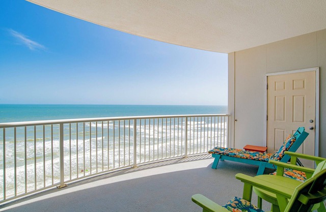 Luxury Beachfront condo with Spacious Balcony!