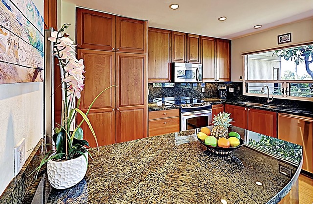 Luxurious, 2 bedroom/2 bath, FULL Ocean View Wailea Condo