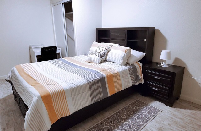 LUXURIOUS 2 BEDROOMS IN WALKOUT BASEMENT