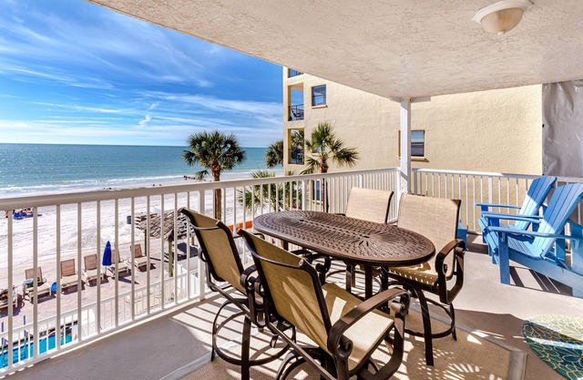 Luxurious 2BR/BA Beachfront Condo. Seaview